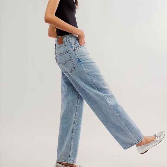 Levi’s Baggy Dad Straight Leg Light Wash Mid Rise Denim Blue Jeans NWT - Picture 1 of 7